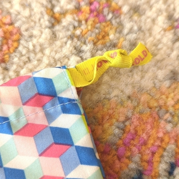 ipsy Bold Moves Only Geometric Multicolor Glam Bag Plus March 2022 - Picture 4 of 10